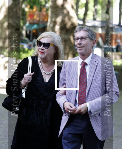 Laren 2 juni 2022
Begrafenis / dienst van Willibrord Frequin in de Sint Jansbasiliek in Laren . Tineke de Nooij en Viola Holt met man Peter