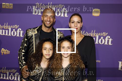 Amsterdam 30 mei 2022
Premiere Marokkaanse bruiloft in Tuschinski met oa als castleden Samouya Ahouaoui Walid Benmbarek Pip Pellens Liza Sips en Nabil Aouled Ayad in tuschinski. Walid met vrouw Mouna Laroussi