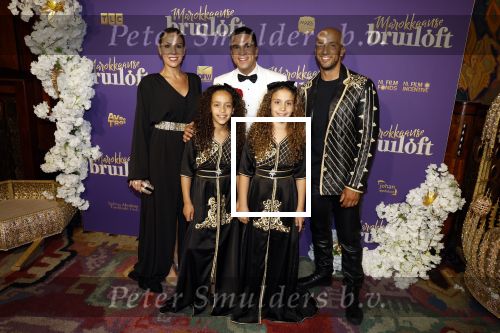 Amsterdam 30 mei 2022
Premiere Marokkaanse bruiloft in Tuschinski met oa als castleden Samouya Ahouaoui Walid Benmbarek Pip Pellens Liza Sips en Nabil Aouled Ayad in tuschinski. Walid met vrouw Mouna Laroussi
