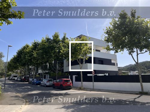 Ibiza, 22 mei 2022
Het woonhuis wat Wesley Sneijder aan het bouwen was en niet is afgebouwd stond al enkele jaren te koop.
Onlangs is dit pand verkocht