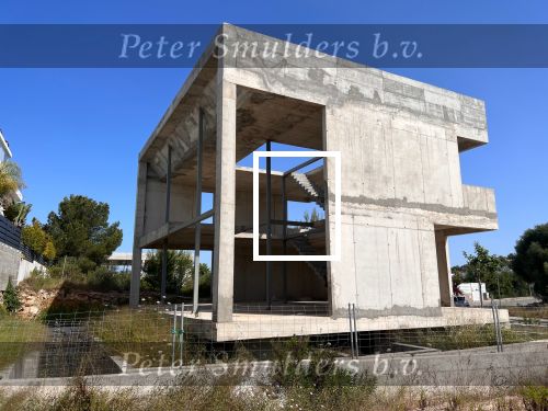 Ibiza, 22 mei 2022
Het woonhuis wat Wesley Sneijder aan het bouwen was en niet is afgebouwd stond al enkele jaren te koop.
Onlangs is dit pand verkocht