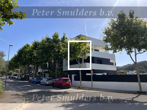 Ibiza, 22 mei 2022
Het woonhuis wat Wesley Sneijder aan het bouwen was en niet is afgebouwd stond al enkele jaren te koop.
Onlangs is dit pand verkocht