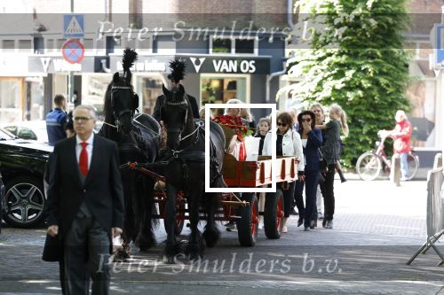 Laren 2 juni 2022
Begrafenis / dienst van Willibrord Frequin in de Sint Jansbasiliek in Laren . Gesina Rebecca Barbara Louis en  Merel Frequin waren met aanhang aanwezig