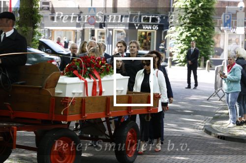 Laren 2 juni 2022
Begrafenis / dienst van Willibrord Frequin in de Sint Jansbasiliek in Laren . Gesina Rebecca Barbara Louis en  Merel Frequin waren met aanhang aanwezig