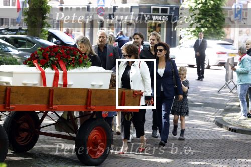 Laren 2 juni 2022
Begrafenis / dienst van Willibrord Frequin in de Sint Jansbasiliek in Laren . Gesina Rebecca Barbara Louis en  Merel Frequin waren met aanhang aanwezig