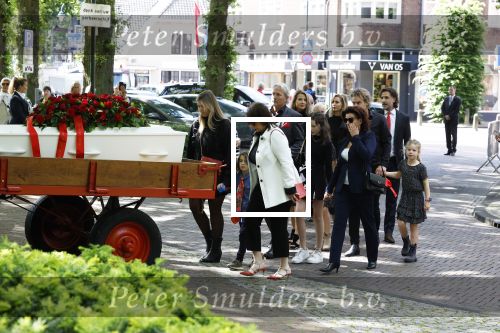 Laren 2 juni 2022
Begrafenis / dienst van Willibrord Frequin in de Sint Jansbasiliek in Laren . Gesina Rebecca Barbara Louis en  Merel Frequin waren met aanhang aanwezig