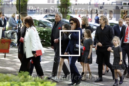 Laren 2 juni 2022
Begrafenis / dienst van Willibrord Frequin in de Sint Jansbasiliek in Laren . Gesina Rebecca Barbara Louis en  Merel Frequin waren met aanhang aanwezig
