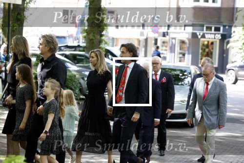 Laren 2 juni 2022
Begrafenis / dienst van Willibrord Frequin in de Sint Jansbasiliek in Laren . Gesina Rebecca Barbara Louis en  Merel Frequin waren met aanhang aanwezig