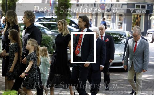 Laren 2 juni 2022
Begrafenis / dienst van Willibrord Frequin in de Sint Jansbasiliek in Laren . Gesina Rebecca Barbara Louis en  Merel Frequin waren met aanhang aanwezig