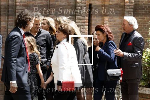 Laren 2 juni 2022
Begrafenis / dienst van Willibrord Frequin in de Sint Jansbasiliek in Laren . Gesina Rebecca Barbara Louis en  Merel Frequin waren met aanhang aanwezig