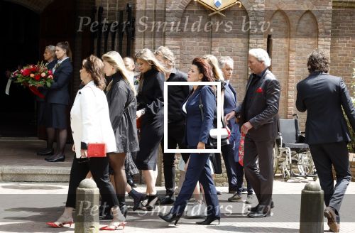 Laren 2 juni 2022
Begrafenis / dienst van Willibrord Frequin in de Sint Jansbasiliek in Laren . Gesina Rebecca Barbara Louis en  Merel Frequin waren met aanhang aanwezig