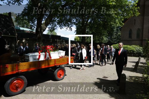 Laren 2 juni 2022
Begrafenis / dienst van Willibrord Frequin in de Sint Jansbasiliek in Laren . Gesina Rebecca Barbara Louis en  Merel Frequin waren met aanhang aanwezig