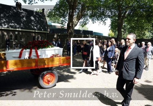 Laren 2 juni 2022
Begrafenis / dienst van Willibrord Frequin in de Sint Jansbasiliek in Laren . Gesina Rebecca Barbara Louis en  Merel Frequin waren met aanhang aanwezig