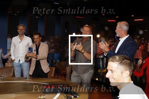 Hilversum 27 mei 2023
Omroep Max viert tijdens uitzending de 80e verjaardag van Erica Terpstra.
Aanwezig oa oa Albert Verlinde Onno Hoes Robert v Beckhoven Jan Slagter Sybrand Niessen Aran bade en Trinko Keen.