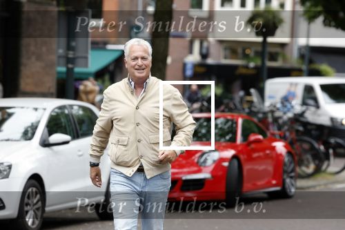 Amsterdam 30 mei 2023
Bram Moszkowicz doet boodschappen in Amsterdam zuid.