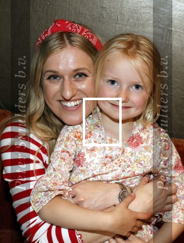 Noordwijk 17 mei 2023
Opening pension Code Rose van Martien Meiland en Erica Meiland . Ook Montana Maxime en Leroy Molkenboer zijn aanwezig Dochter Claire doet de openingshandeling.
Britt Dekker en Claire Meiland