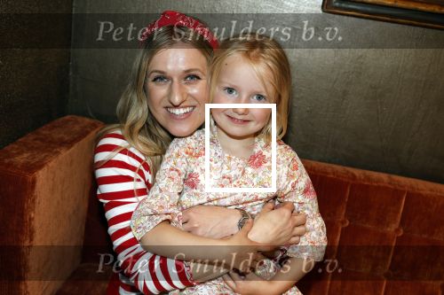 Noordwijk 17 mei 2023
Opening pension Code Rose van Martien Meiland en Erica Meiland . Ook Montana Maxime en Leroy Molkenboer zijn aanwezig Dochter Claire doet de openingshandeling.
Britt Dekker en Claire Meiland