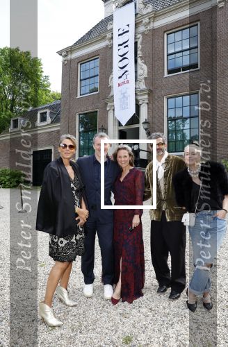 Amsterdam 18 mei 2023
Presentatie netflix serie  Queen CHarlotte met oa aanwezig India Amarteifio en Corey Mylchreest .
Serie is samenwerking met Vogue. Het feest is bij Huize Frankendaal. Davy Hezemans met relaties
