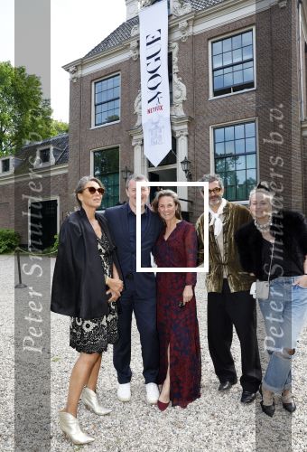 Amsterdam 18 mei 2023
Presentatie netflix serie  Queen CHarlotte met oa aanwezig India Amarteifio en Corey Mylchreest .
Serie is samenwerking met Vogue. Het feest is bij Huize Frankendaal. Davy Hezemans met relaties