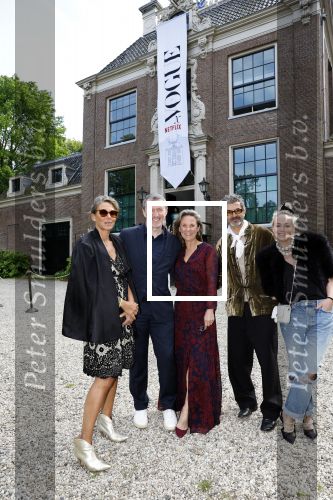 Amsterdam 18 mei 2023
Presentatie netflix serie  Queen CHarlotte met oa aanwezig India Amarteifio en Corey Mylchreest .
Serie is samenwerking met Vogue. Het feest is bij Huize Frankendaal. Davy Hezemans met relaties