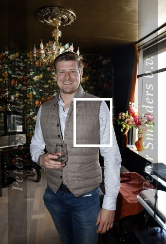 Noordwijk 17 mei 2023
Opening pension Code Rose van Martien Meiland en Erica Meiland . Ook Montana Maxime en Leroy Molkenboer zijn aanwezig Dochter Claire doet de openingshandeling.
Dirk Hoogstraten
