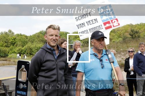 Cromvoirt 25 mei 2023
Dirk Kuyt deed vandaag mee met BEAT THE PRO op de KLM Open op golfbaan Bernardus. Ook zijn vriendin Kate Ruinemans was erbij.