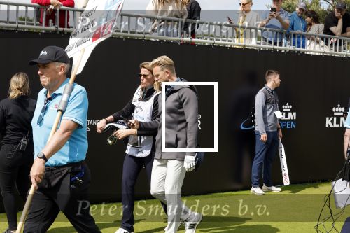 Cromvoirt 25 mei 2023
Dirk Kuyt deed vandaag mee met BEAT THE PRO op de KLM Open op golfbaan Bernardus. Ook zijn vriendin Kate Ruinemans was erbij.