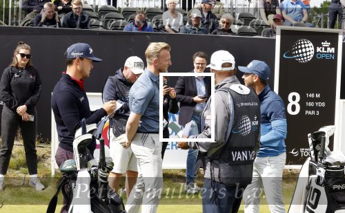 Cromvoirt 25 mei 2023
Dirk Kuyt deed vandaag mee met BEAT THE PRO op de KLM Open op golfbaan Bernardus. Ook zijn vriendin Kate Ruinemans was erbij.