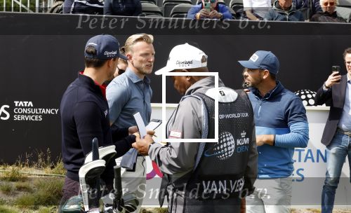 Cromvoirt 25 mei 2023
Dirk Kuyt deed vandaag mee met BEAT THE PRO op de KLM Open op golfbaan Bernardus. Ook zijn vriendin Kate Ruinemans was erbij.