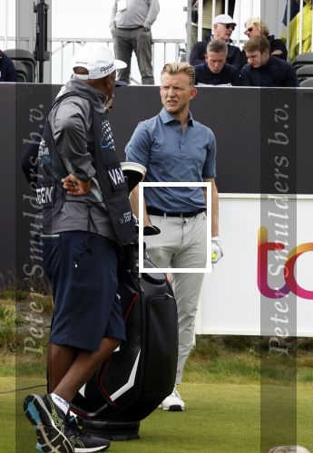Cromvoirt 25 mei 2023
Dirk Kuyt deed vandaag mee met BEAT THE PRO op de KLM Open op golfbaan Bernardus. Ook zijn vriendin Kate Ruinemans was erbij.