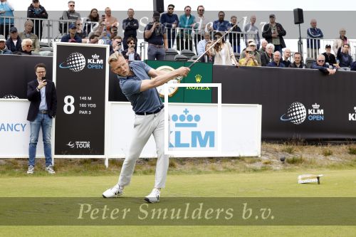 Cromvoirt 25 mei 2023
Dirk Kuyt deed vandaag mee met BEAT THE PRO op de KLM Open op golfbaan Bernardus. Ook zijn vriendin Kate Ruinemans was erbij.