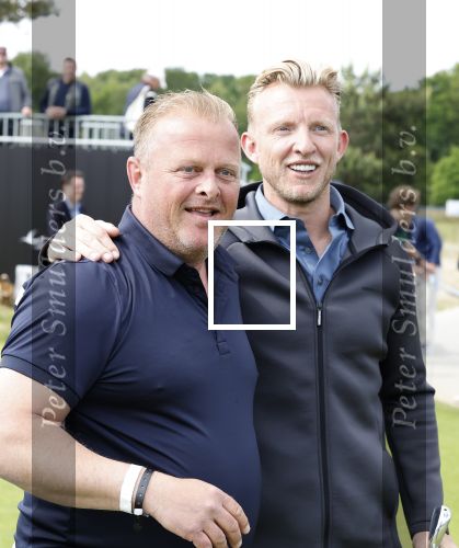 Cromvoirt 25 mei 2023
Dirk Kuyt deed vandaag mee met BEAT THE PRO op de KLM Open op golfbaan Bernardus. Ook zijn vriendin Kate Ruinemans was erbij.