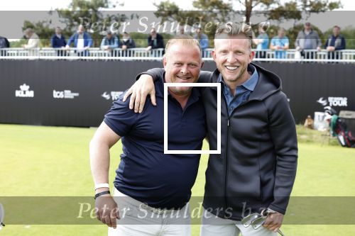 Cromvoirt 25 mei 2023
Dirk Kuyt deed vandaag mee met BEAT THE PRO op de KLM Open op golfbaan Bernardus. Ook zijn vriendin Kate Ruinemans was erbij.
