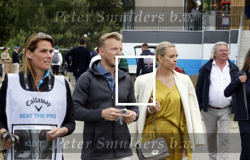 Cromvoirt 25 mei 2023
Dirk Kuyt deed vandaag mee met BEAT THE PRO op de KLM Open op golfbaan Bernardus. Ook zijn vriendin Kate Ruinemans was erbij.