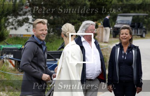 Cromvoirt 25 mei 2023
Dirk Kuyt deed vandaag mee met BEAT THE PRO op de KLM Open op golfbaan Bernardus. Ook zijn vriendin Kate Ruinemans was erbij.
