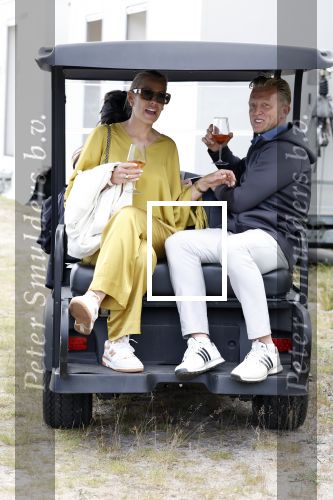 Cromvoirt 25 mei 2023
Dirk Kuyt deed vandaag mee met BEAT THE PRO op de KLM Open op golfbaan Bernardus. Ook zijn vriendin Kate Ruinemans was erbij.