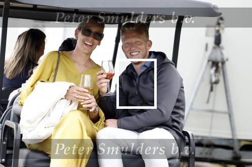 Cromvoirt 25 mei 2023
Dirk Kuyt deed vandaag mee met BEAT THE PRO op de KLM Open op golfbaan Bernardus. Ook zijn vriendin Kate Ruinemans was erbij.