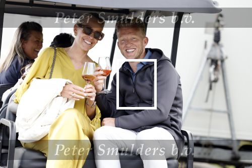 Cromvoirt 25 mei 2023
Dirk Kuyt deed vandaag mee met BEAT THE PRO op de KLM Open op golfbaan Bernardus. Ook zijn vriendin Kate Ruinemans was erbij.