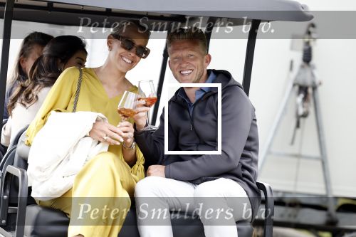Cromvoirt 25 mei 2023
Dirk Kuyt deed vandaag mee met BEAT THE PRO op de KLM Open op golfbaan Bernardus. Ook zijn vriendin Kate Ruinemans was erbij.