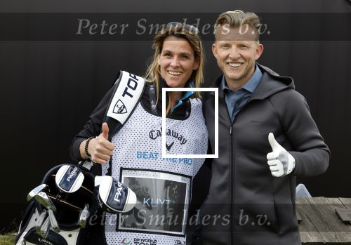 Cromvoirt 25 mei 2023
Dirk Kuyt deed vandaag mee met BEAT THE PRO op de KLM Open op golfbaan Bernardus. Ook zijn vriendin Kate Ruinemans was erbij. Dirk met zijn caddy