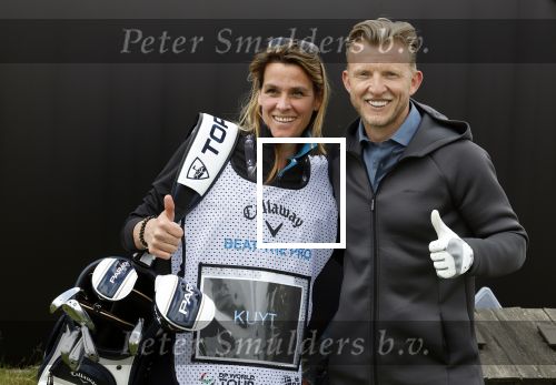 Cromvoirt 25 mei 2023
Dirk Kuyt deed vandaag mee met BEAT THE PRO op de KLM Open op golfbaan Bernardus. Ook zijn vriendin Kate Ruinemans was erbij. Dirk met zijn caddy