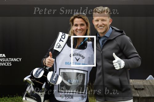 Cromvoirt 25 mei 2023
Dirk Kuyt deed vandaag mee met BEAT THE PRO op de KLM Open op golfbaan Bernardus. Ook zijn vriendin Kate Ruinemans was erbij. Dirk met zijn caddy