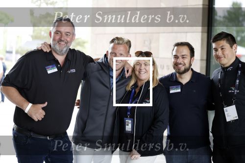 Cromvoirt 25 mei 2023
Dirk Kuyt deed vandaag mee met BEAT THE PRO op de KLM Open op golfbaan Bernardus. Ook zijn vriendin Kate Ruinemans was erbij. Dirk Kuyt met fans van Liverpool