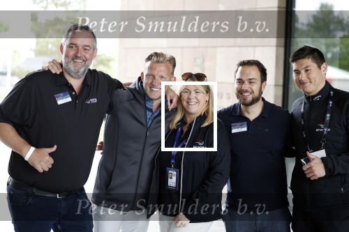 Cromvoirt 25 mei 2023
Dirk Kuyt deed vandaag mee met BEAT THE PRO op de KLM Open op golfbaan Bernardus. Ook zijn vriendin Kate Ruinemans was erbij. Dirk Kuyt met fans van Liverpool