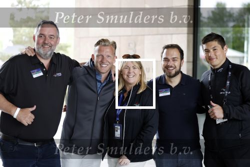 Cromvoirt 25 mei 2023
Dirk Kuyt deed vandaag mee met BEAT THE PRO op de KLM Open op golfbaan Bernardus. Ook zijn vriendin Kate Ruinemans was erbij. Dirk Kuyt met fans van Liverpool