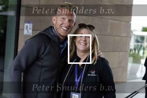 Cromvoirt 25 mei 2023
Dirk Kuyt deed vandaag mee met BEAT THE PRO op de KLM Open op golfbaan Bernardus. Ook zijn vriendin Kate Ruinemans was erbij. Dirk Kuyt met fans van Liverpool