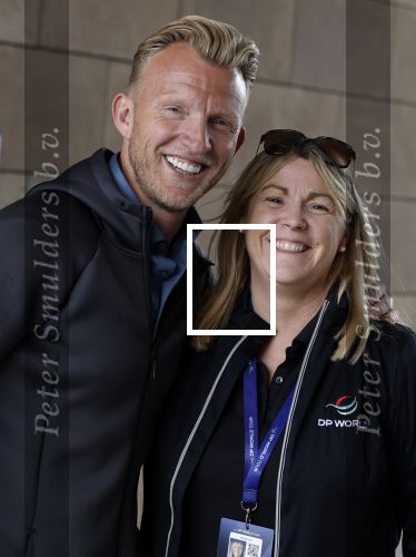 Cromvoirt 25 mei 2023
Dirk Kuyt deed vandaag mee met BEAT THE PRO op de KLM Open op golfbaan Bernardus. Ook zijn vriendin Kate Ruinemans was erbij. Dirk Kuyt met fans van Liverpool
