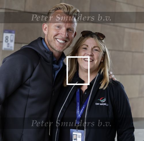 Cromvoirt 25 mei 2023
Dirk Kuyt deed vandaag mee met BEAT THE PRO op de KLM Open op golfbaan Bernardus. Ook zijn vriendin Kate Ruinemans was erbij. Dirk Kuyt met fans van Liverpool