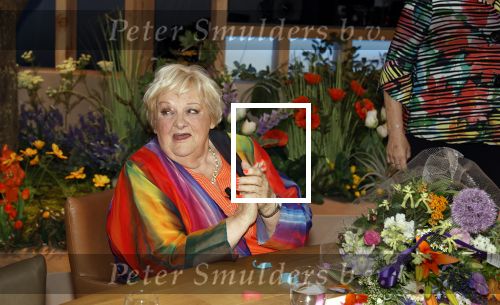 Hilversum 27 mei 2023
Omroep Max viert tijdens uitzending de 80e verjaardag van Erica Terpstra.
Aanwezig oa oa Albert Verlinde Onno Hoes Robert v Beckhoven Jan Slagter Sybrand Niessen Aran bade en Trinko Keen.