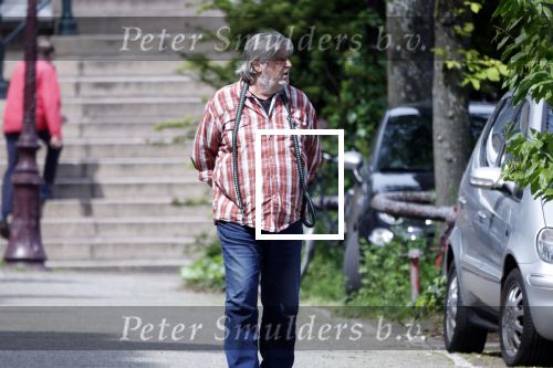Amsterdam, 18 Mei 2023
Hans v d Togt wandelend met zijn hondje door Amsterdam